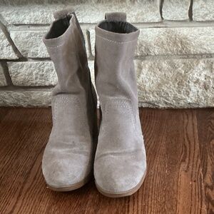 Canyon River Blues Grey/Brown Booties Size 7.5M